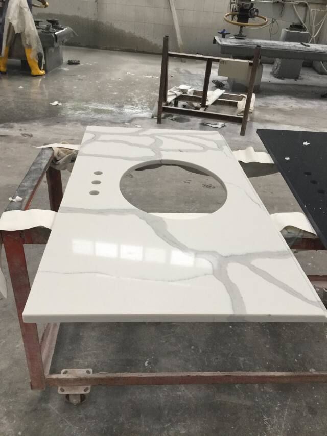 calacatta beyaz kuvars taşlı makyaj masası
